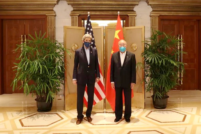 US Special Presidential Envoy for Climate John Kerry (left) and China Special Envoy for Climate Change Xie Zhenhua